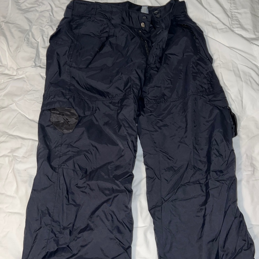 Excellent condition snow pants. Men’s size large. Polar Ridge Silver series.
